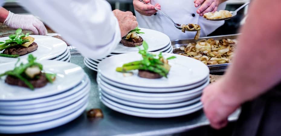 How to Become a Food Service Manager: A Step-by-Step Guide