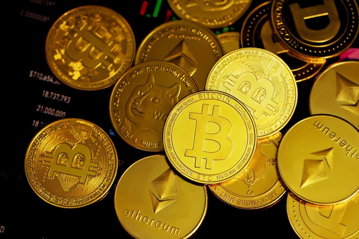 Cryptocurrencies represented by physical coins